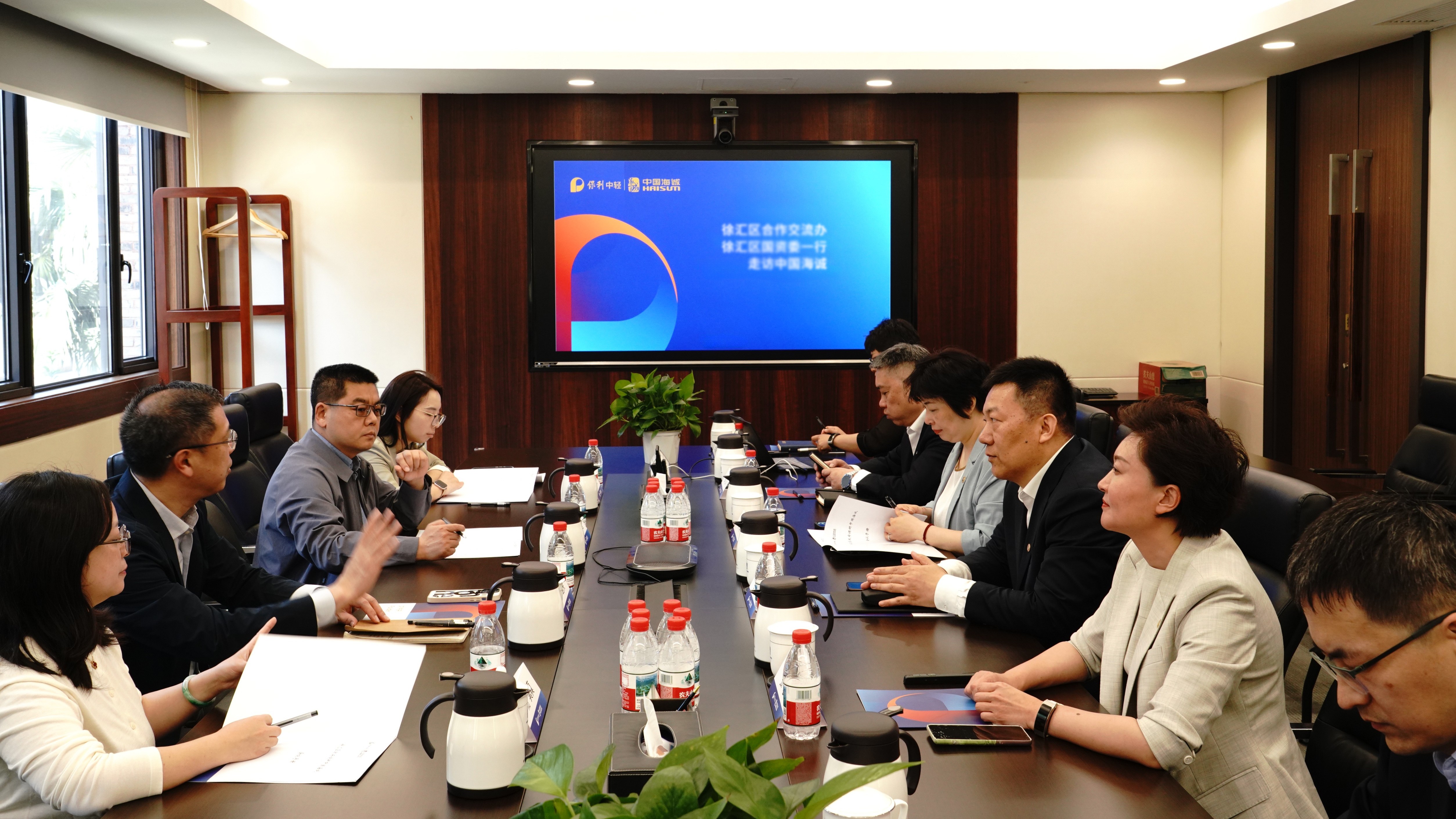 徐匯區合作交流辦、徐匯區國資委一行走訪中國海誠